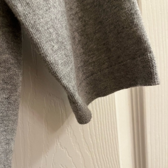 ANN TAYLOR~ GRAY DETAIL TOP~SMALL - Picture 5 of 9